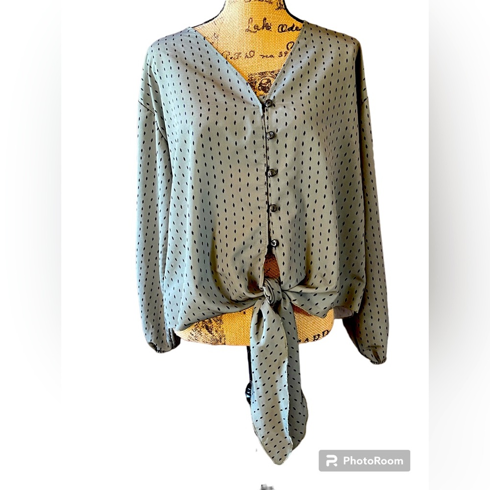 BooHoo 12 Green and Black Diamond Button Up Blouse